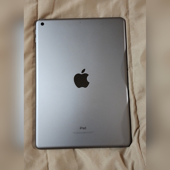 Apple iPad - Space Gray 6th Generation - Picture 1 of 10